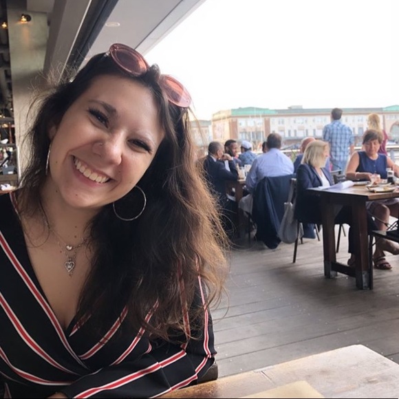 Meet your Posher, Gabrielle - Picture 1 of 1